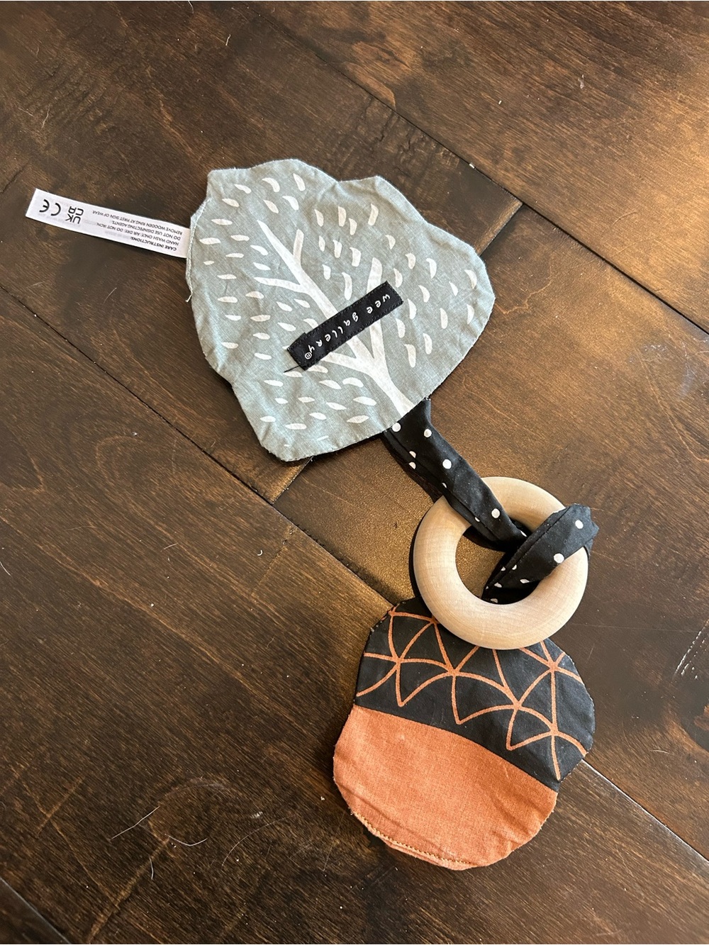 [FREE WITH PURCHASE] Wee Gallery organic wooden teether with acorn & leaf
